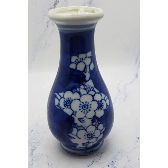 Small Porcelain Chinese Plum Blossom 4 Inch Handpainted Tulip Shaped Vase - Picture 1 of 6
